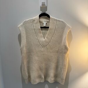 H&M — V-NECK SWEATER VEST